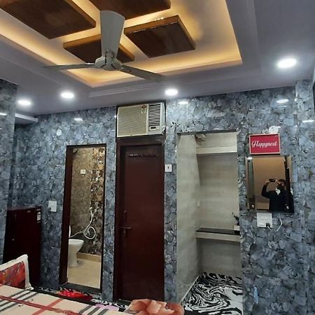 Aggarwal Luxury Room With Private Kitchen Washroom And Balcony Along With Fridge, Ac, Android Tv, Wifi In Main Lajpat Nagar Yeni Delhi Dış mekan fotoğraf