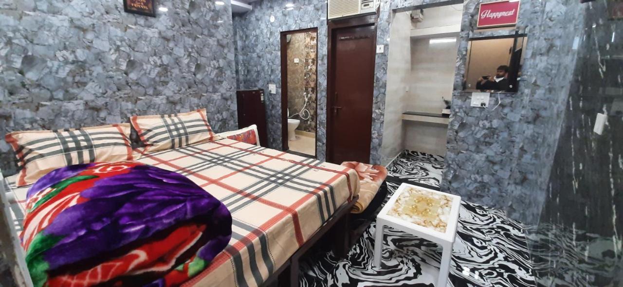 Aggarwal Luxury Room With Private Kitchen Washroom And Balcony Along With Fridge, Ac, Android Tv, Wifi In Main Lajpat Nagar Yeni Delhi Dış mekan fotoğraf