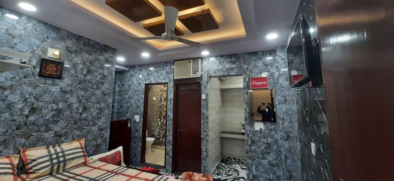 Aggarwal Luxury Room With Private Kitchen Washroom And Balcony Along With Fridge, Ac, Android Tv, Wifi In Main Lajpat Nagar Yeni Delhi Dış mekan fotoğraf