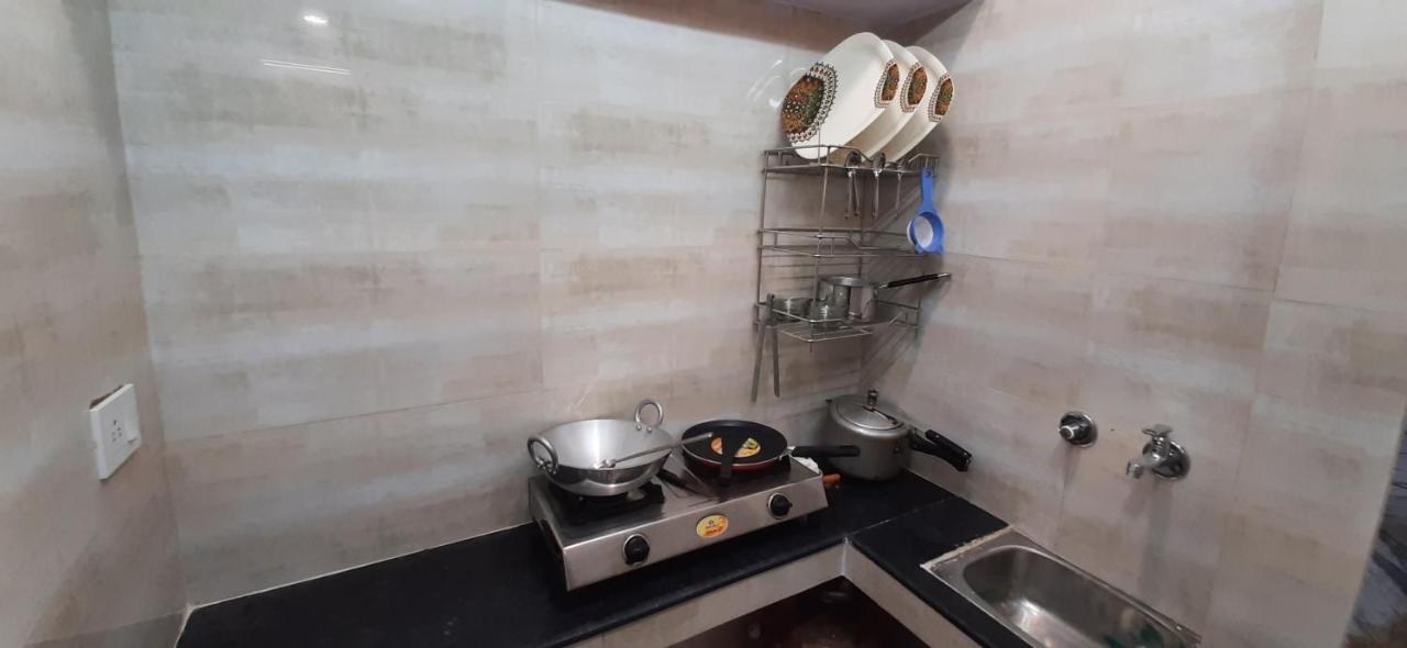 Aggarwal Luxury Room With Private Kitchen Washroom And Balcony Along With Fridge, Ac, Android Tv, Wifi In Main Lajpat Nagar Yeni Delhi Dış mekan fotoğraf