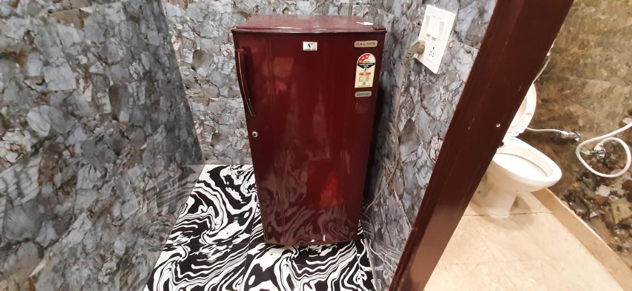 Aggarwal Luxury Room With Private Kitchen Washroom And Balcony Along With Fridge, Ac, Android Tv, Wifi In Main Lajpat Nagar Yeni Delhi Dış mekan fotoğraf
