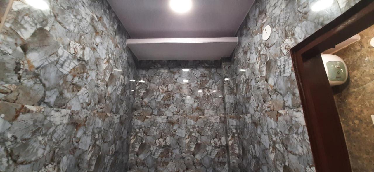 Aggarwal Luxury Room With Private Kitchen Washroom And Balcony Along With Fridge, Ac, Android Tv, Wifi In Main Lajpat Nagar Yeni Delhi Dış mekan fotoğraf